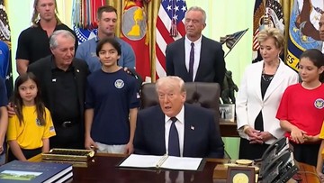Trump Pamer Telah Habisi Militer Iran di Hadapan Anak-anak