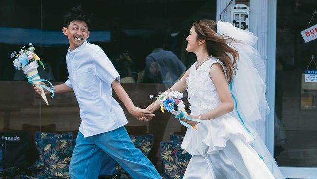 Istri Ungkap Rasanya Setahun Menikah dengan Yono Bakrie
