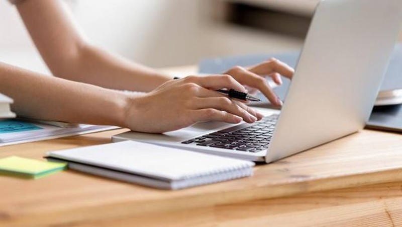 Rekomendasi 7 Laptop Kuliah Favorit Mahasiswa yang Praktis di 2026