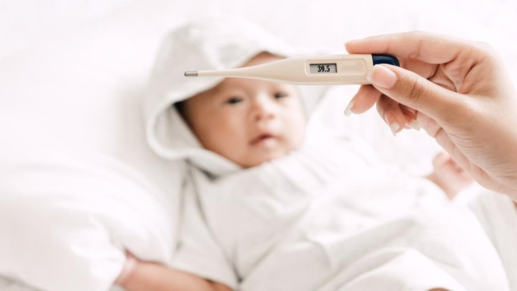Anak Selalu Demam Setelah Diimunisasi? Ini Penjelasan Dokter