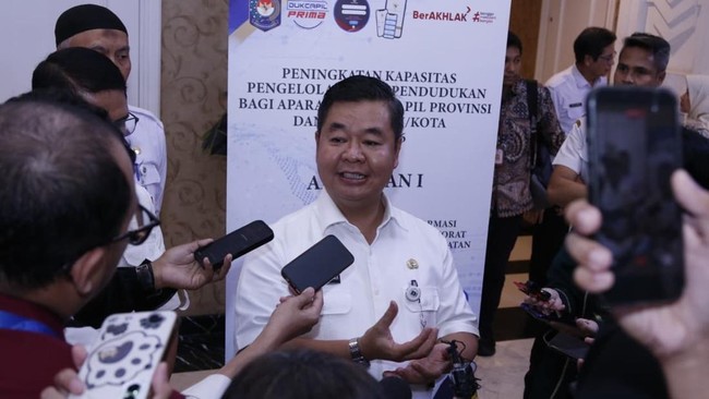 Penguatan SDM kunci pengelolaan data kependudukan di era digital, Dirjen Dukcapil menekankan pentingnya kapasitas aparatur untuk optimalisasi layanan publik.