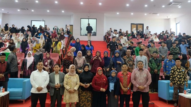 Densus 88 Antiteror Polri berkolaborasi dengan kampus untuk mencegah radikalisme di kalangan remaja. Dialog Kebangsaan di Stain Majene jadi langkah strategis.