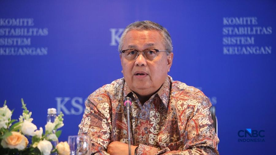Gubernur Bank Indonesia, Perry Warjiyo menyampaikan pemaparan saat konferensi pers hasil rapat berkala KSSK tahun 2026 di Bank Indonesia, Jakarta, Kamis (7/5/2026). (CNBC Indonesia/Faisal Rahman)