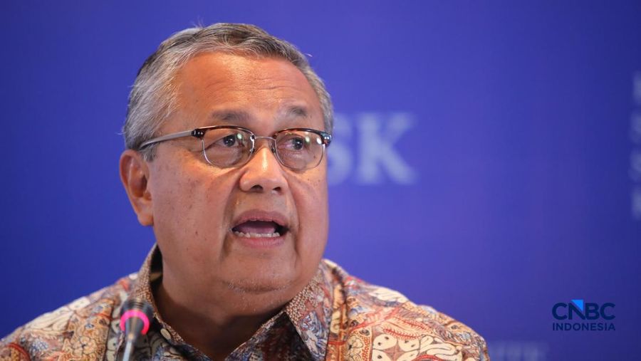 Gubernur Bank Indonesia, Perry Warjiyo menyampaikan pemaparan saat konferensi pers hasil rapat berkala KSSK tahun 2026 di Bank Indonesia, Jakarta, Kamis (7/5/2026). (CNBC Indonesia/Faisal Rahman)