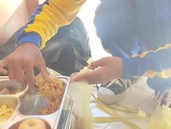 Kisah Haru Siswa SMP di Bima Bawa Pulang MBG untuk 4 Adiknya
