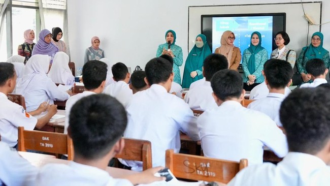Tri Tito Karnavian mengingatkan, yang terpenting adalah kesiapan diri dan kesungguhan dalam berusaha mencapai tujuan dan cita-cita siswa.