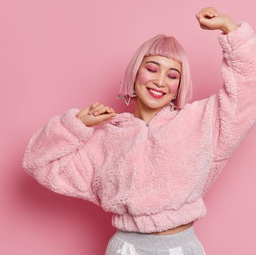 4 Ciri Kepribadian Orang yang Suka Warna Pink Menurut Ahli Psikologi Warna