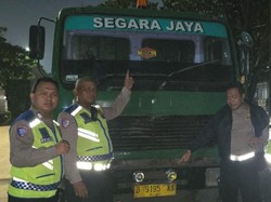 Bisa-bisanya Truk Trailer Lawan Arah di Cilincing, Sopir Langsung Ditilang