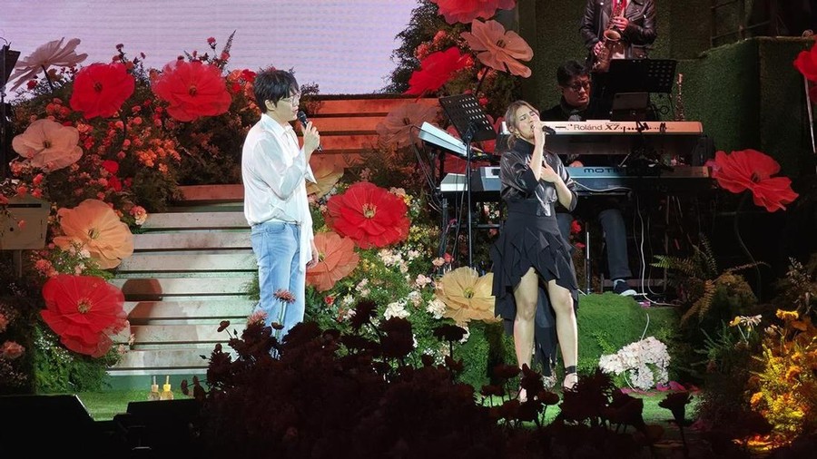 Penampilan Raisa di konser Sung Si Kyung pada Selasa&comma; 5 Mei 2026&period;