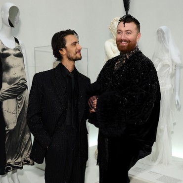 Sam Smith Dilamar Desainer Christian Cowan Jelang Met Gala 2026