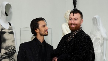 Sam Smith Dilamar Desainer Christian Cowan Jelang Met Gala 2026