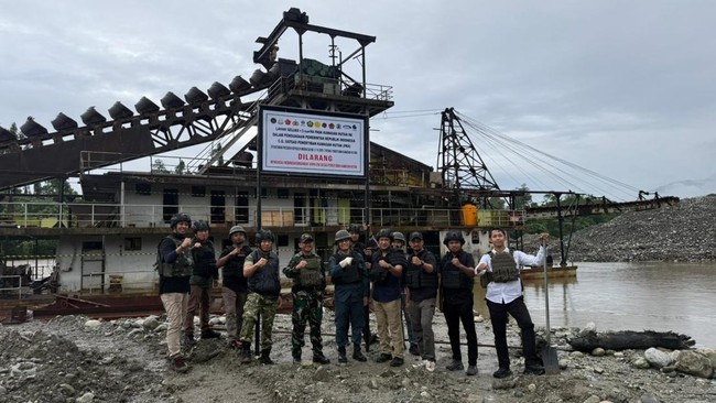 Penampakan TNI Tertibkan Tambang Emas Ilegal di Papua