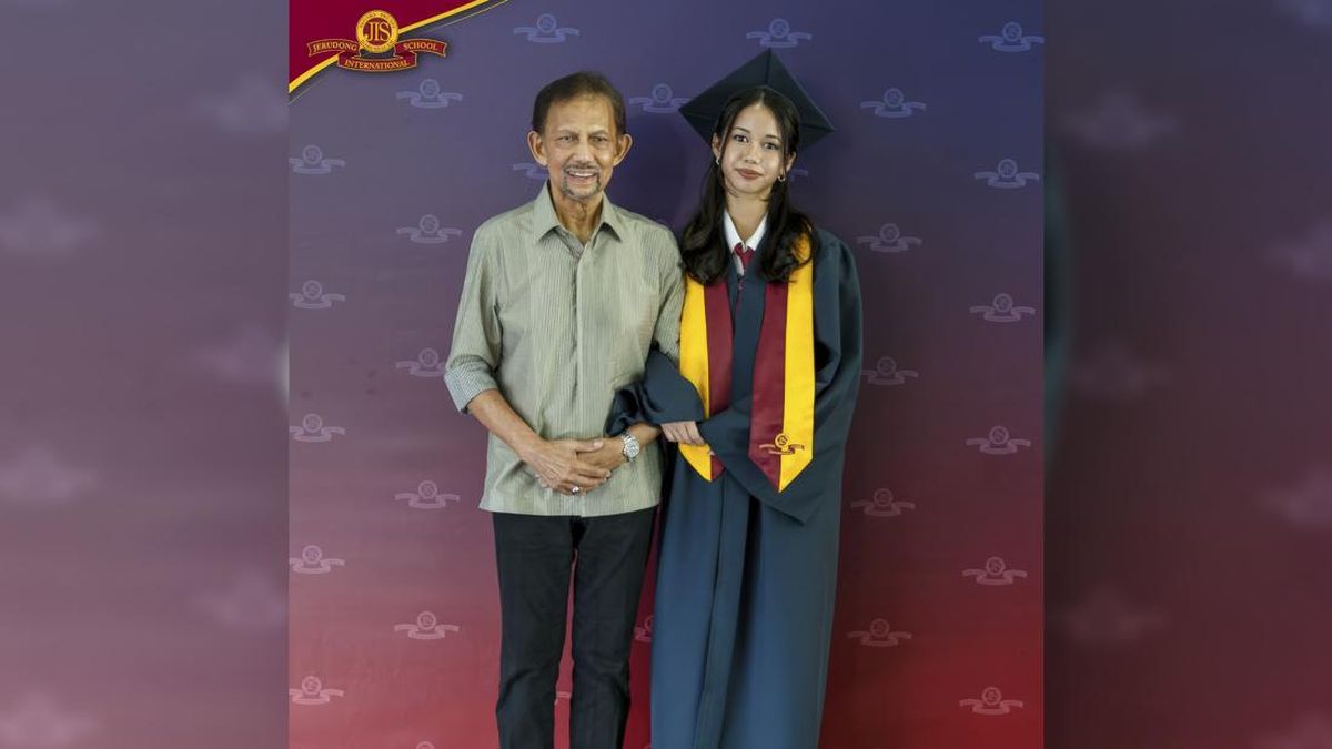Viral Sultan Brunei Tampil Simpel di Wisuda Anak Padahal Kaya Raya