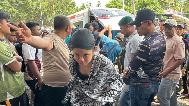 Puluhan pendaki terjebak akibat letusan Gunung Dukono di Maluku Utara. Lima orang terluka, sementara dua WNA dilaporkan meninggal.