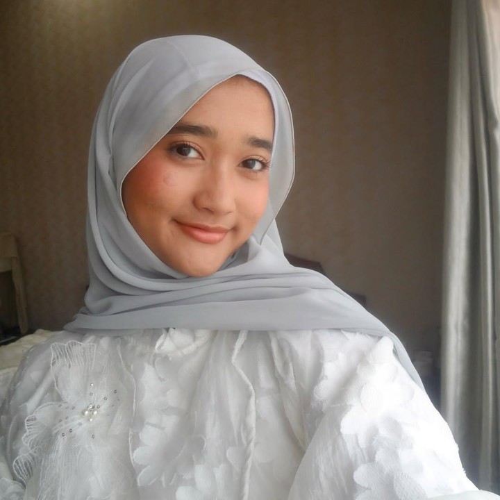 <p>Aisha juga memiliki banyak bakat dan prestasi. Pada tahun 2022, Aisha merilis lagu perdana yang menandakan keinginannya terjun ke dunia hiburan. Selain jago bernyanyi, Aisha juga berprestasi di bidang olahraga berkuda. Pada tahun 2025, Aisha pernah mendapatkan juara empat di Kejuaraan Berkuda Goubergh Competitie di Belanda. Pada 2024 lalu, ia juga ikut dalam Pekan Olahraga Nasional (PON) di Aceh-Sumut. (Foto: Instagram @aishakeem15)</p>