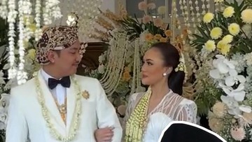 Update Informasi Selebriti InsertLive : Video: Penghulu Ungkap Ekspresi Soimah saat Momen Akad Aksa-Yosika
