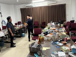 Video Detik-detik 210 WNA Pelaku Penipuan Investasi Daring di Batam Digerebek