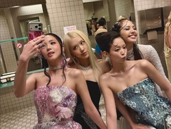 Semua Member BLACKPINK Resmi Mohon Maaf ke BLINK