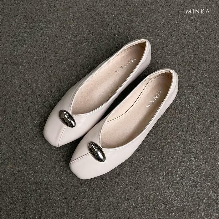 Get The Look: Inspirasi Gaya Minimalis Elegan ala Rebecca Tamara