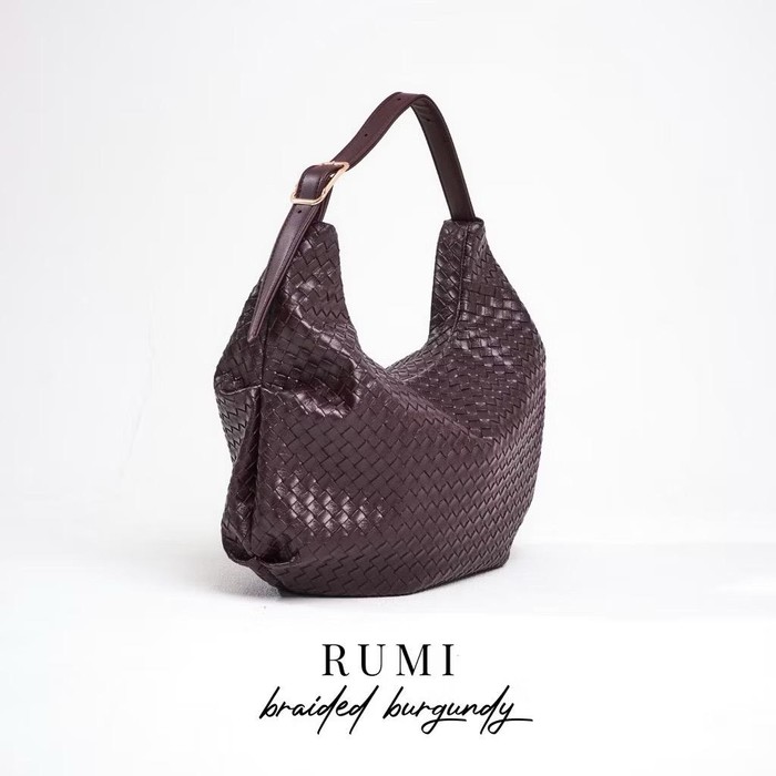 Get The Look: Inspirasi Gaya Minimalis Elegan ala Rebecca Tamara
