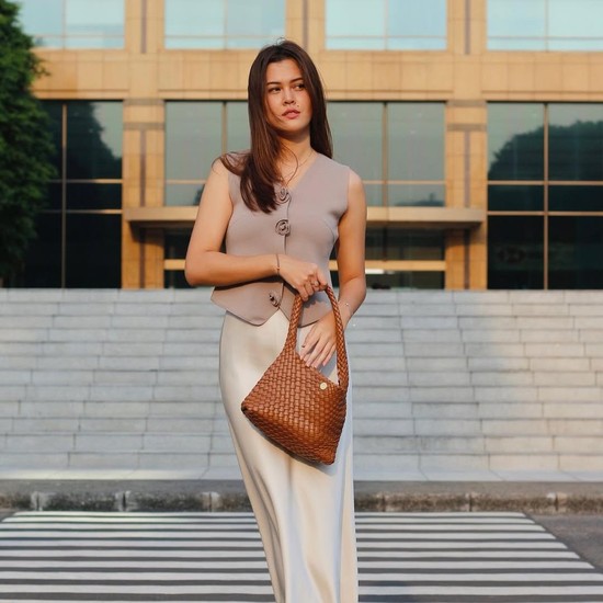 Get The Look: Inspirasi Gaya Minimalis Elegan ala Rebecca Tamara, Pas untuk Hangout!