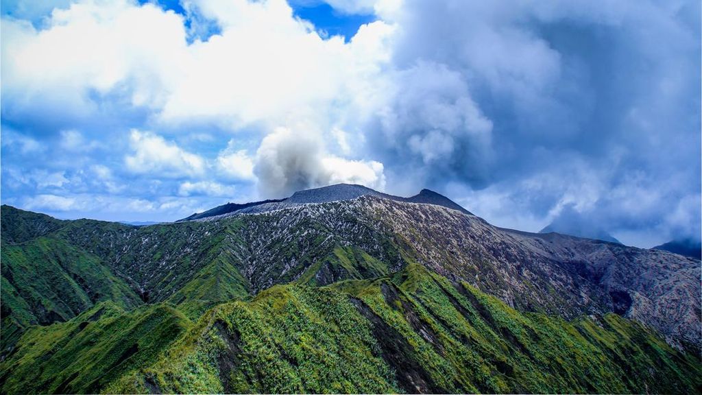 Berstatus Aktif, Ini Alasan Gunung Dukono Jadi Destinasi Para Pendaki