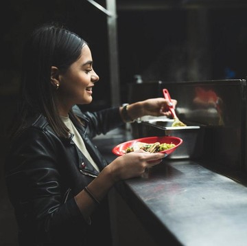 3 Dampak Buruk Makan Terlalu Cepat Bagi Kesehatan