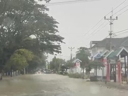 Kantor Kejaksaan-Polres Bone Terendam Banjir Setinggi Pinggang Orang Dewasa
