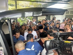 Jenazah Anggota BPK Haerul Saleh Diberangkatkan dari Rumah Duka