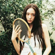 Tampil Stunning, Krystal Jung Pancarkan Visual Elegan untuk Dazed Korea