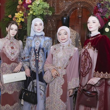 Pagelaran Karya Ayu Dyah Andari Soroti Keindahan Bunga Nasional Indonesia