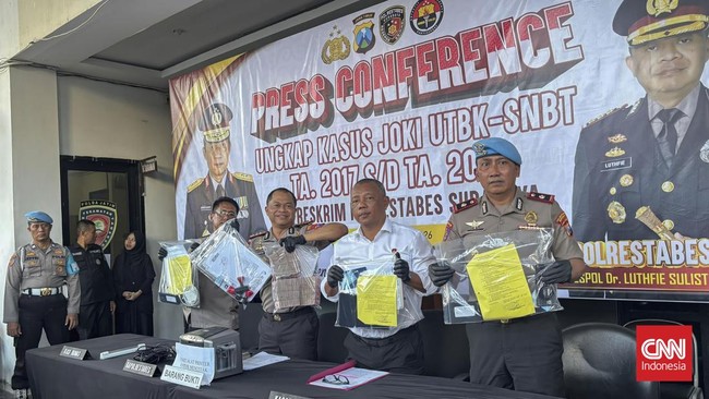Polisi membongkar sindikat joki UTBK di Surabaya yang melibatkan ASN. Mereka memalsukan identitas dengan blanko KTP asli untuk menipu ujian masuk PTN.