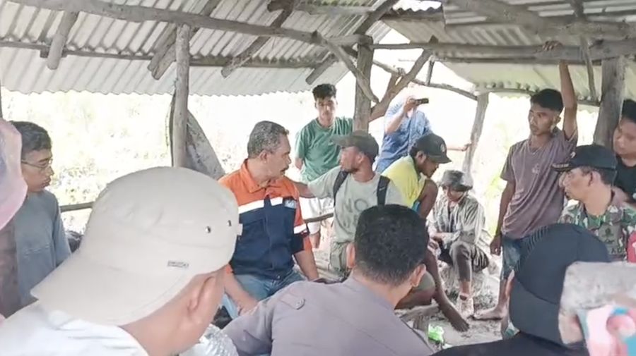 Proses pemindahan pendaki, siap untuk turun Erupsi gunung Gunung Dukono, Halmahera. (BPBD Halmahera utara)