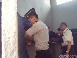 Razia Sel Napi, Petugas Lapas Majalengka Musnahkan HP-Korek Api