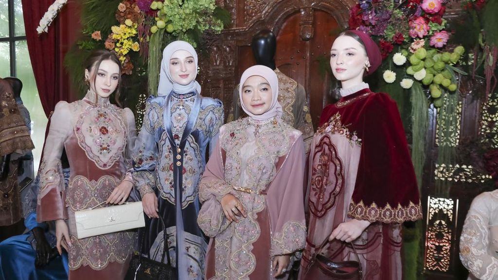 "Puspa" Tandai 15 Tahun Desainer Ayu Dyah Andari Berkarya