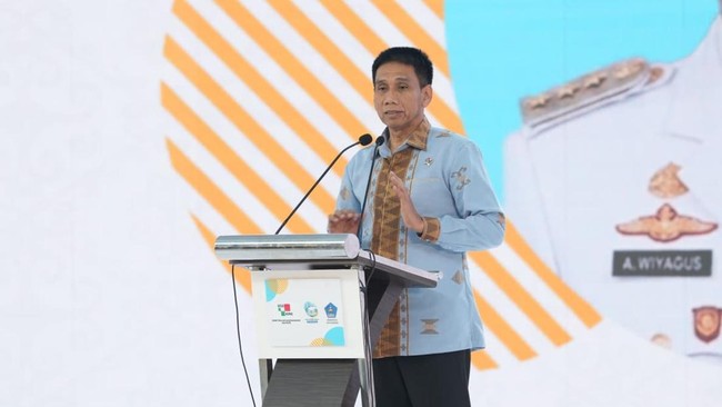 Pemerintah saat ini menurutnya tengah mendorong pengembangan lima destinasi superprioritas dan sepuluh kawasan wisata prioritas.