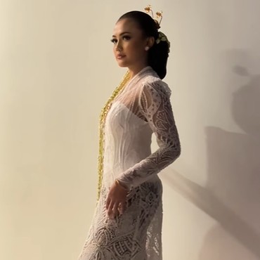 Jadi Menantu Soimah, 7 Pesona Cantik Yosika Ayumi Pakai Busana Pengantin Adat Jawa