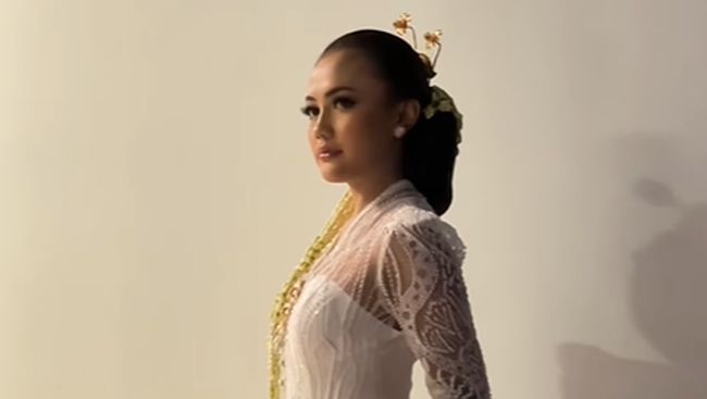 Jadi Menantu Soimah, 7 Pesona Cantik Yosika Ayumi Pakai Busana Pengantin Adat Jawa