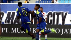 Hasil Super League: Diwarnai Kontroversi, Arema Bantai PSM
