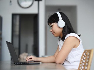 Dua Headphone Sony yang Nyaman Dipakai Seharian dan Tetap Stylish!