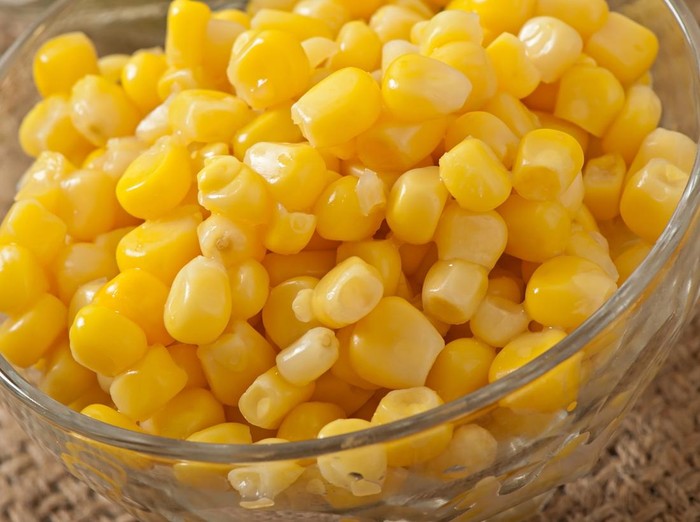 Jagung manis termasuk sayuran yang mudah diolah menjadi hidangan lezat. Bukan hanya enak, jagung manis juga ternyata tinggi magnesium, sehingga dapat mengurangi kemungkinan tubuh mudah lelah dan kram.