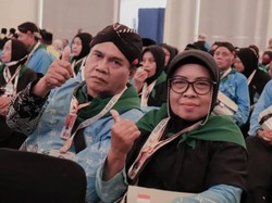 Jemaah Haji Gunungkidul Pakai Blangkon di Tanah Suci, Jadi Penanda Rombongan