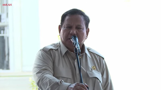 Presiden Prabowo Subianto menargetkan setiap ruang kelas di sekolah memiliki layar pintar sebagai fasilitas pembelajaran interaktif bagi siswa di Indonesia.