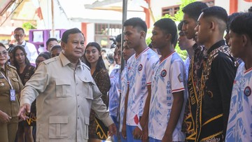 Prabowo Beri Bantuan Kapal 15 GT untuk Nelayan Miangas