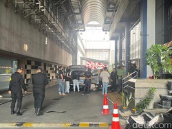 Suasana Perkantoran Hayam Wuruk yang Dijaga Ketat Brimob, Diduga Terkait Judol