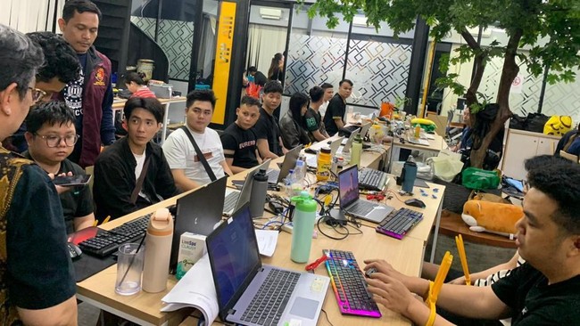 Sebanyak 321 WNA yang diamankan dalam pengungkapan kasus judi online (judol) jaringan internasional di Jakarta Barat dipindahkan ke sejumlah kantor imigrasi.