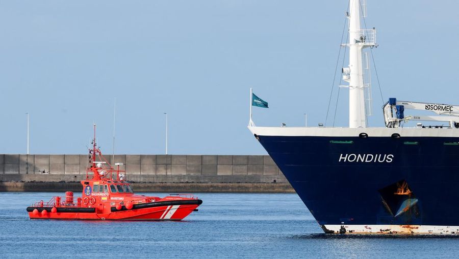A Spanish coast guard boat operates next to cruise ship MV Hondius at the port of Granadilla de Abona after being affected by a hantavirus outbreak, in Tenerife, Spain, May 10, 2026. REUTERS/Hannah McKay