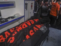 Terhimpit Batu Besar, 2 WN Singapura Tewas Berpelukan di Gunung Dukono