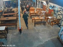 Viral Gangster di Porong Sidoarjo Bersenjata Celurit Ubrak-abrik Warkop