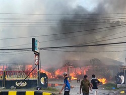 Kebakaran Hebat Hanguskan 11 Ruko Koperasi Zipur di Waena Jayapura